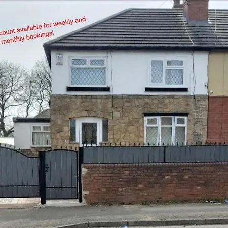 Modern 3 Bedroom House, 3 Bathroom, Secure Parking, Wi-Fi & Garden Leeds  Exterior photo
