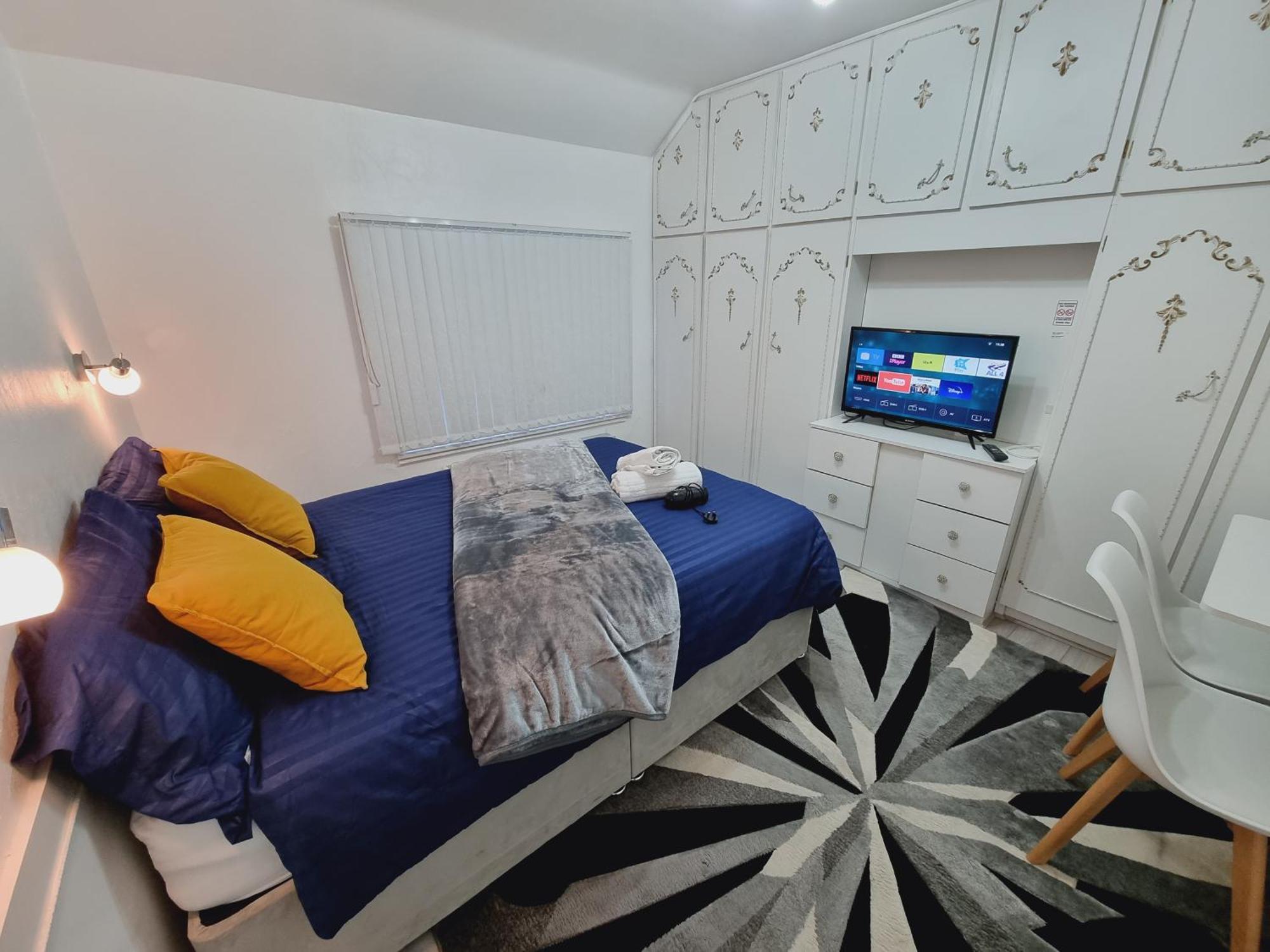 Modern 3 Bedroom House, 3 Bathroom, Secure Parking, Wi-fi & Garden Casa vacanze Leeds (West Yorkshire)