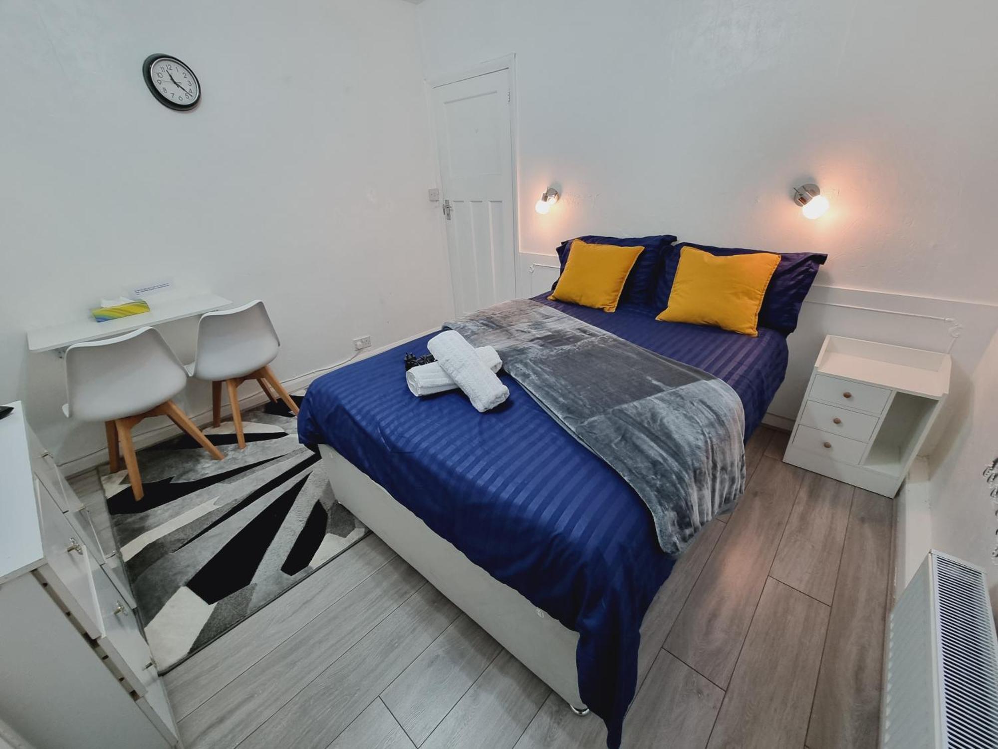 Modern 3 Bedroom House, 3 Bathroom, Secure Parking, Wi-fi & Garden Casa vacanze Leeds (West Yorkshire)