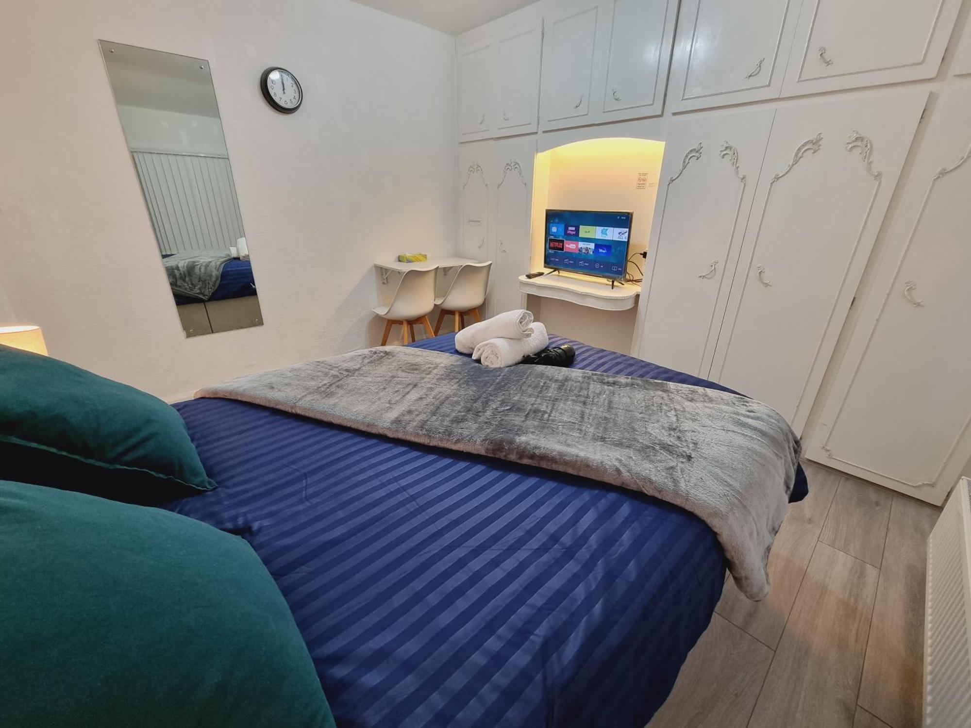 Modern 3 Bedroom House, 3 Bathroom, Secure Parking, Wi-fi & Garden Casa vacanze Leeds (West Yorkshire)